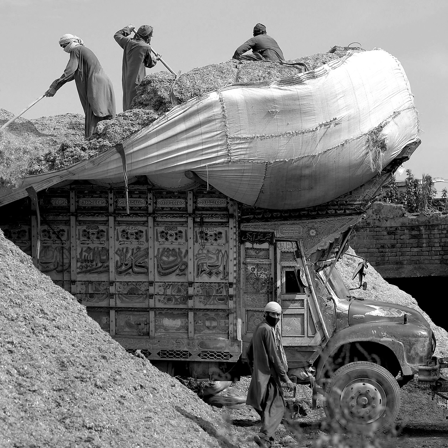 photo of people working in Pakistan